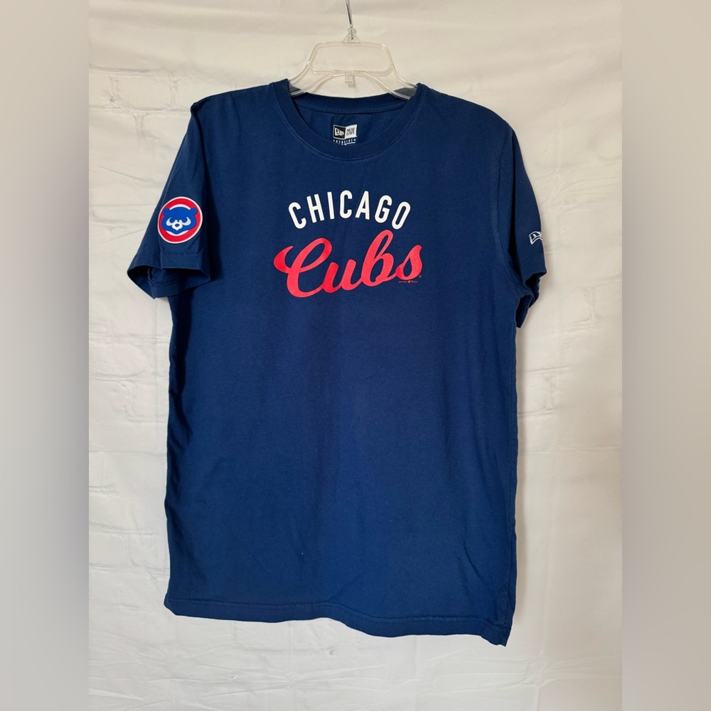 This Chicago Cubs New Era Men's 1996 Bear Blue Tee  Large royal blue
